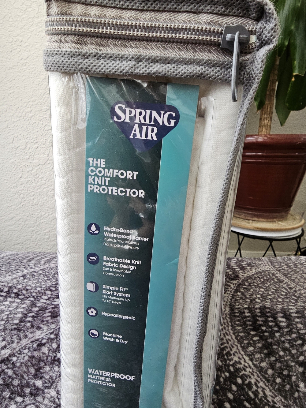 Queen Comfort Knit Waterproof Mattress Protector - White NWT - Picture 2 of 3